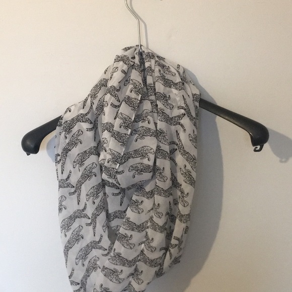 5$ with bundle 🛍 Infinity scarf with bronze studs. - Picture 1 of 9